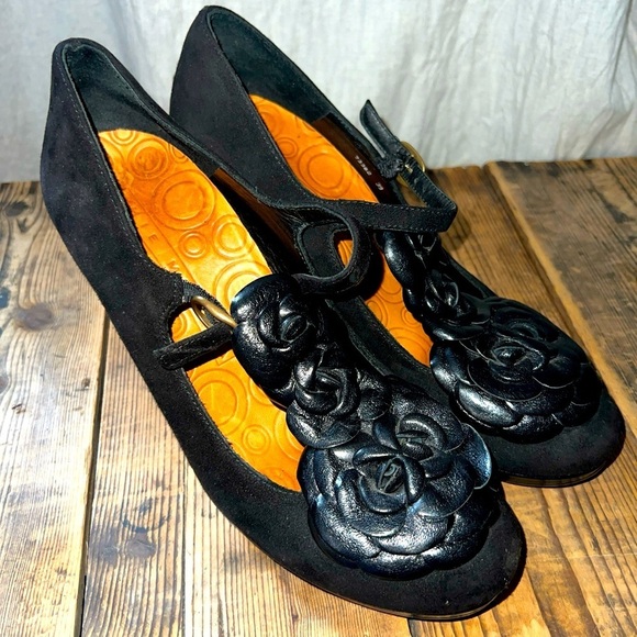 CHIE MIHARA Black Leather PLATFORM PUMPS FLORAL APPLIQUE Black HEELS Size 8.5 - Picture 1 of 11